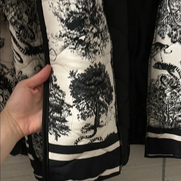 Black and White Patterned Jacket - Picture 4 of 5